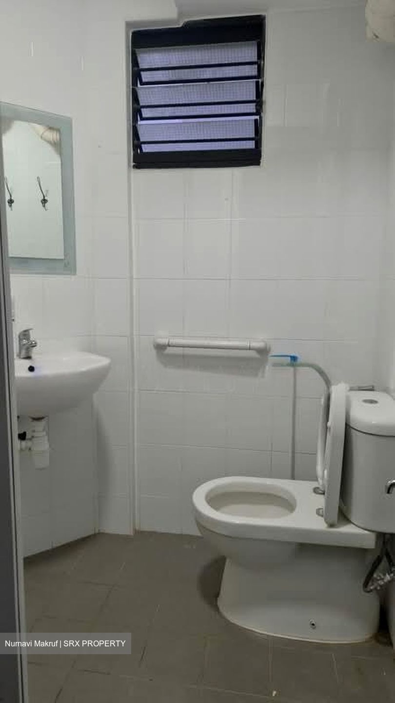 Blk 242 Jurong East Street 24 (Jurong East), HDB 3 Rooms #573009441